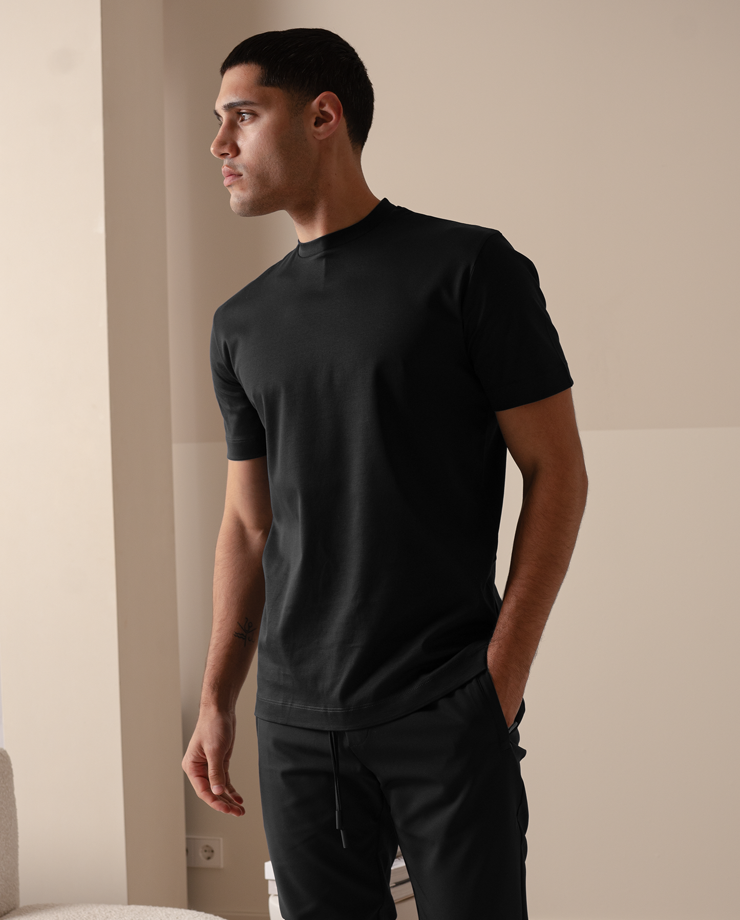 LUXURY T-SHIRT – BLACK