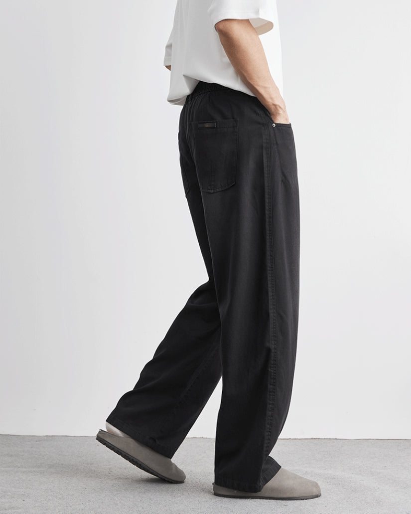 Baggy shoes with elastic waistband and jeans