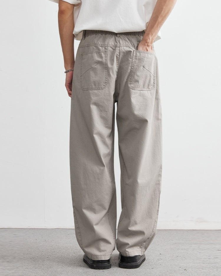 Body-hugging fit with an elastic waistband and a denim-inspired look