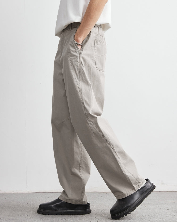 Body-hugging fit with an elastic waistband and a denim-inspired look