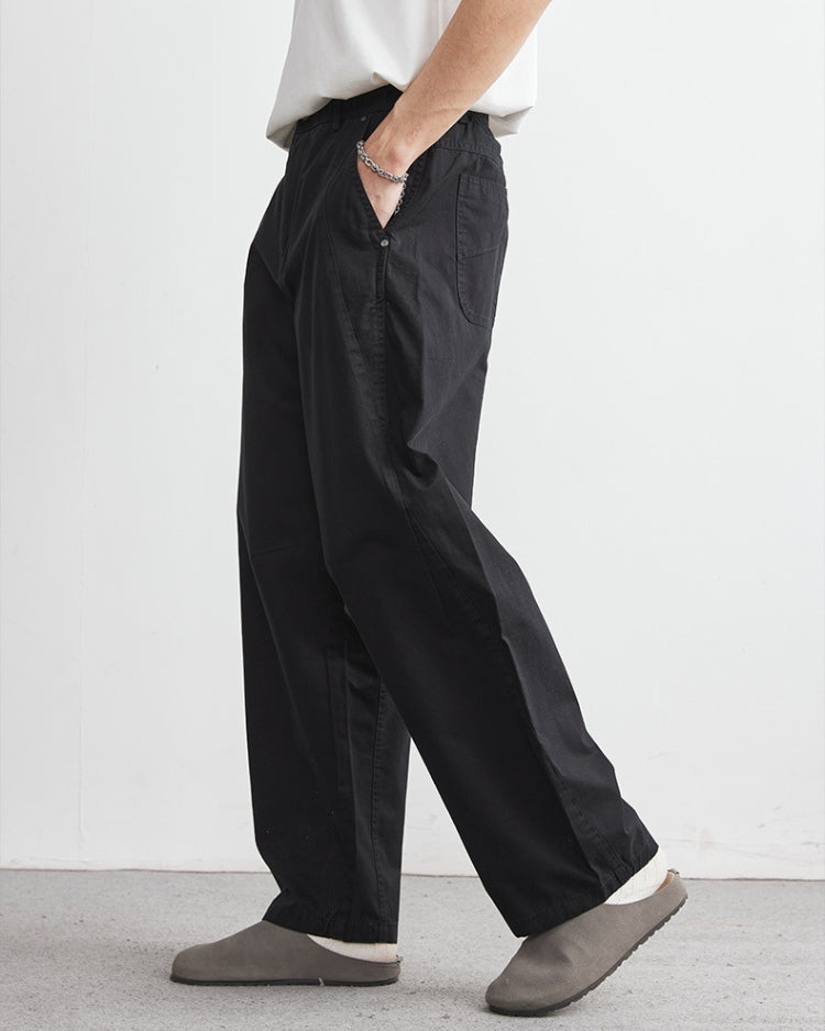 Body-hugging fit with an elastic waistband and a denim-inspired look