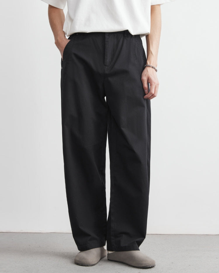 Body-hugging fit with an elastic waistband and a denim-inspired look