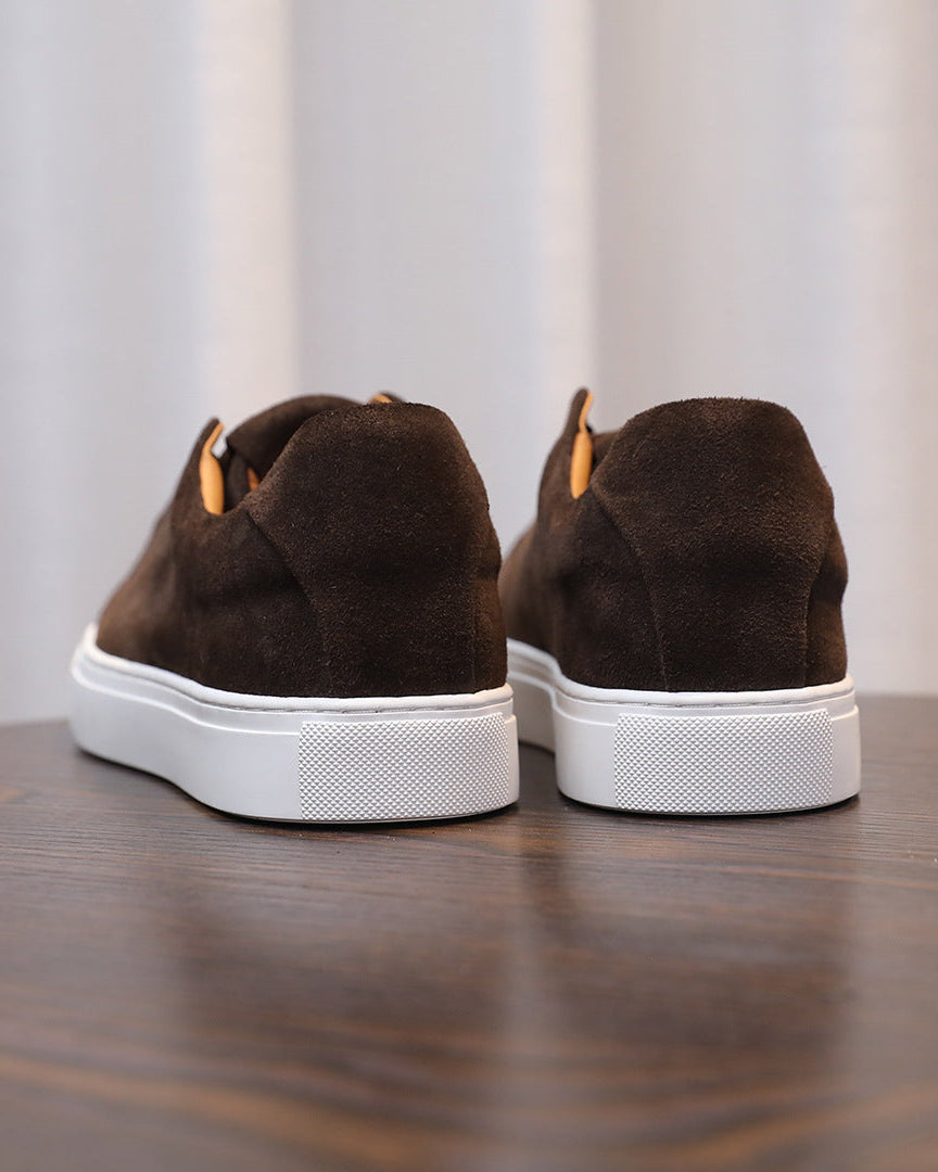 Soft, supple low-top sneakers – brown