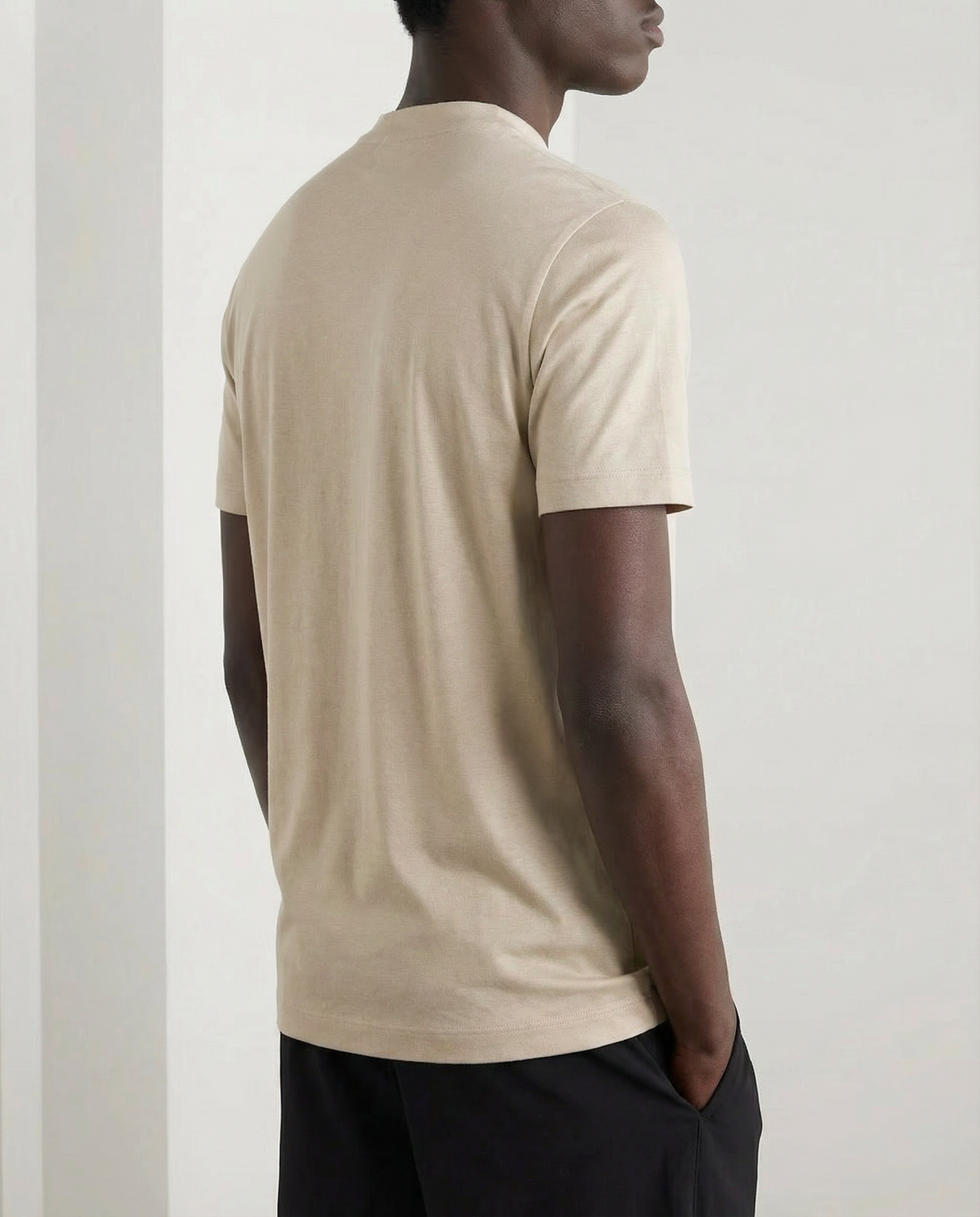 Glossy T-shirt with round sleeves