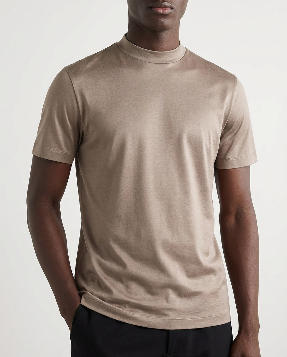 Glossy T-shirt with round sleeves