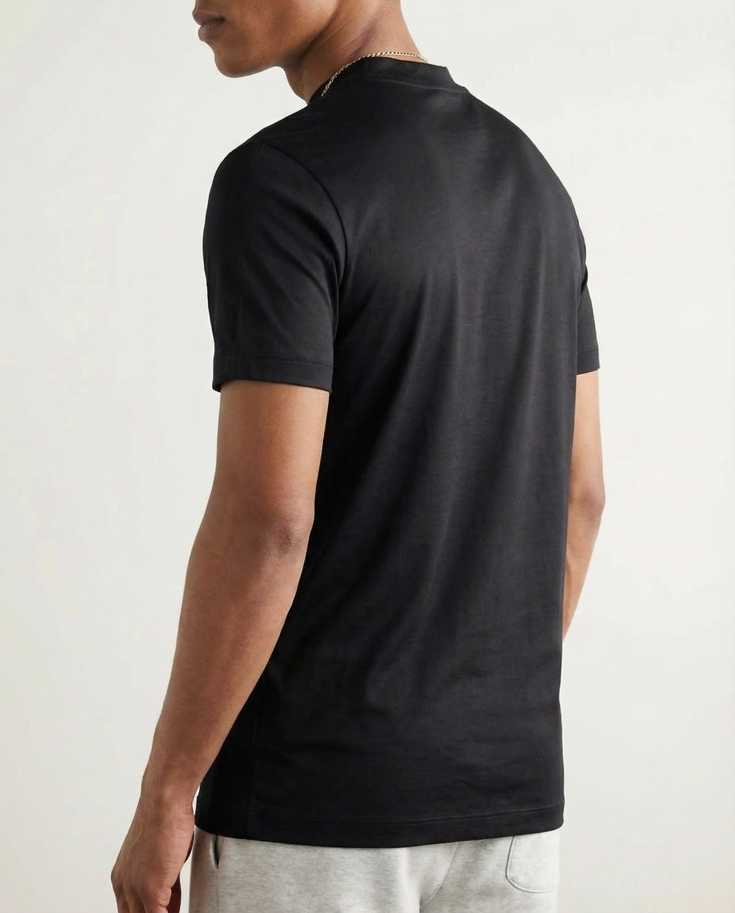 Glossy T-shirt with round sleeves