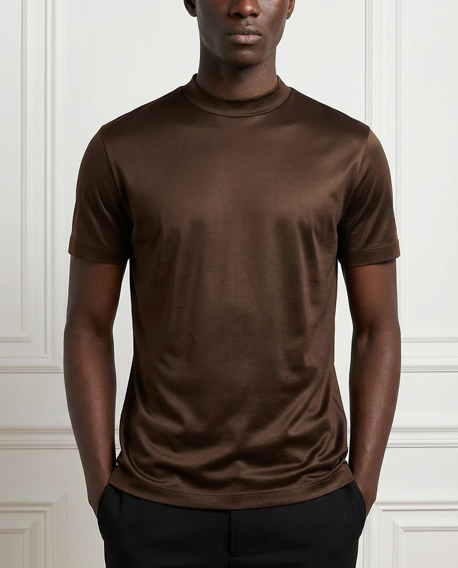 Glossy T-shirt with round sleeves