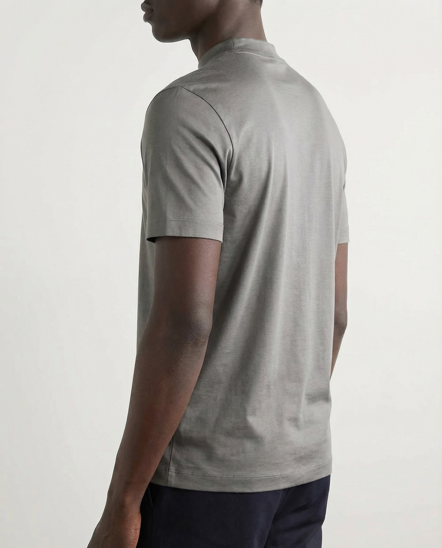 Glossy T-shirt with round sleeves