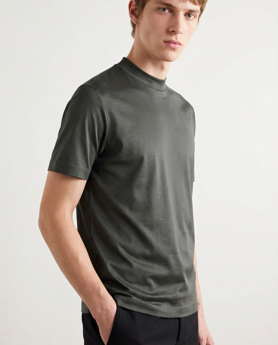 Glossy T-shirt with round sleeves
