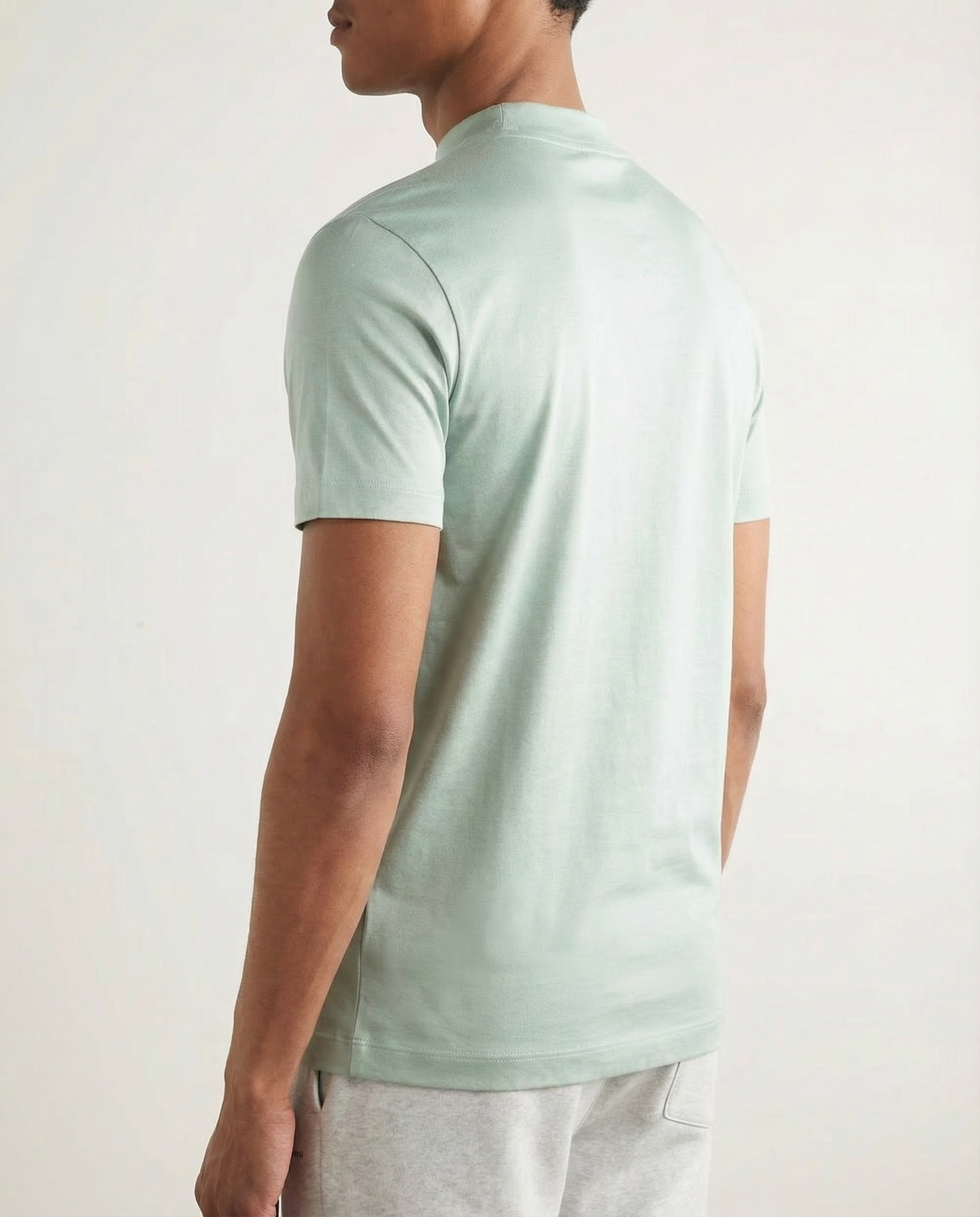 Glossy T-shirt with round sleeves