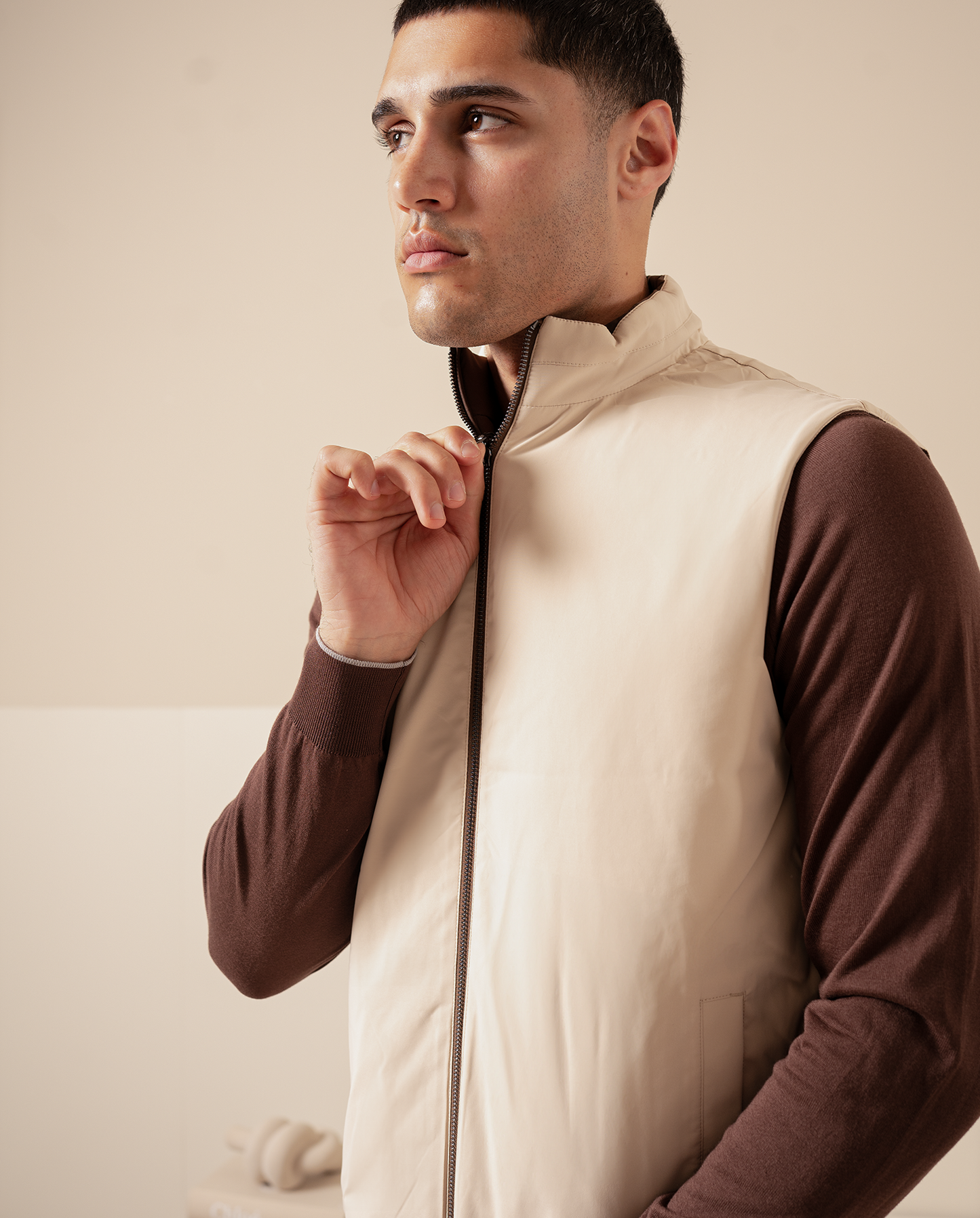 Reversible vest – ebony / beige