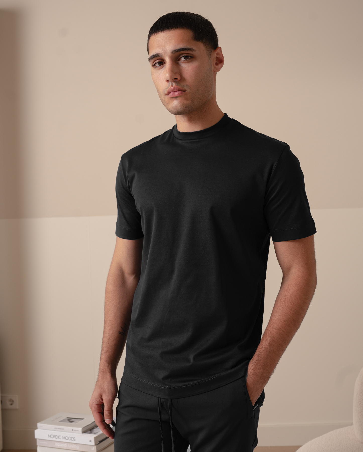 LUXURY T-SHIRT – BLACK